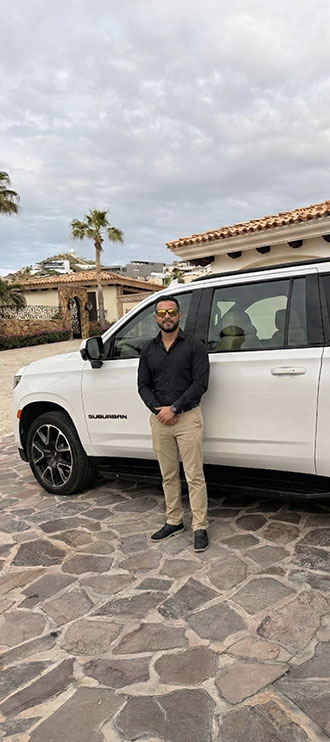 Bilingual private driver Cabo San Lucas providing chauffeur Cabo transportation